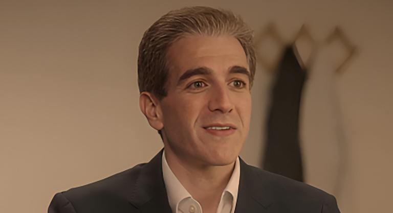 Dr. Jonathan Salik a reccurent pericardititis Specialist smililhg.